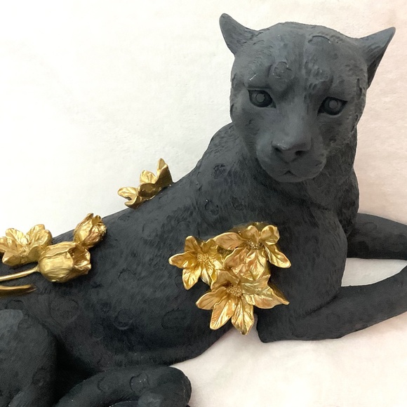 Black Resin Leopard Sculpture/Statue With Gold Roses and Flowers - Picture 2 of 16